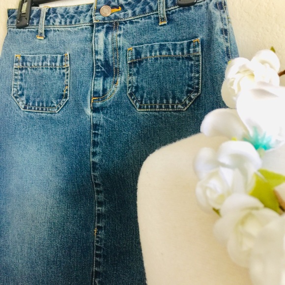 Old Navy Denim Skirt - Picture 3 of 9